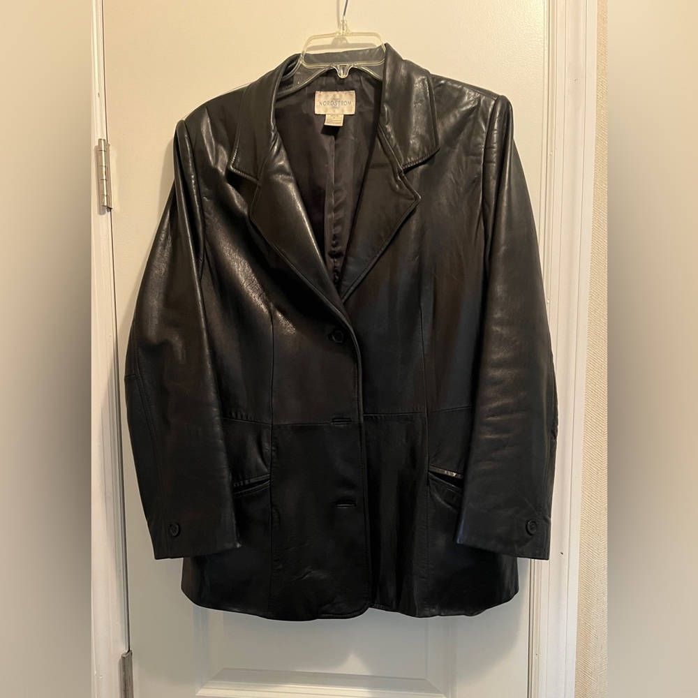 Women’s leather jacket- I wear 36D for size guide.